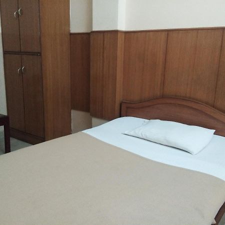 Veekay Tourist Home Bangalore Extérieur photo