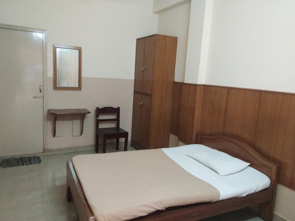 Veekay Tourist Home Bangalore Extérieur photo