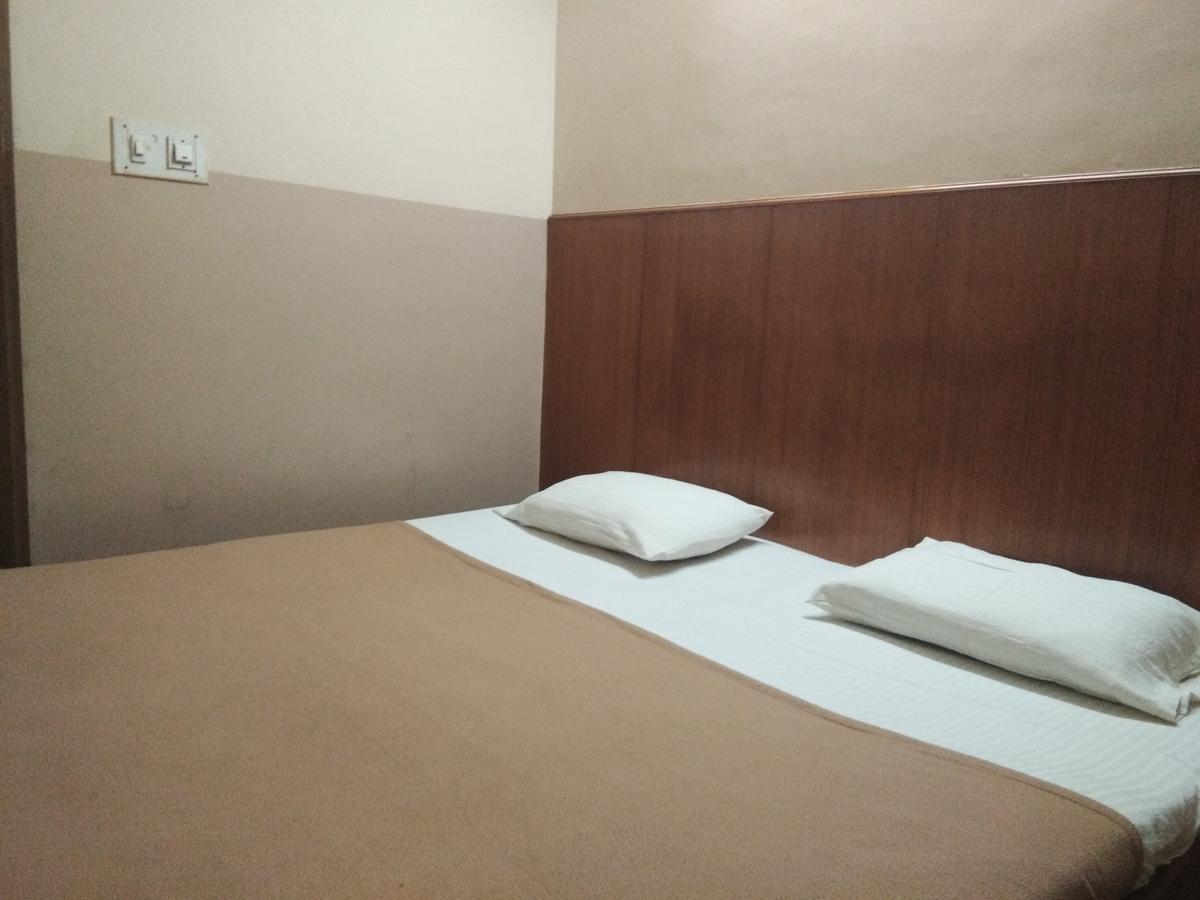 Veekay Tourist Home Bangalore Extérieur photo