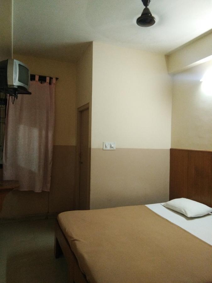 Veekay Tourist Home Bangalore Extérieur photo